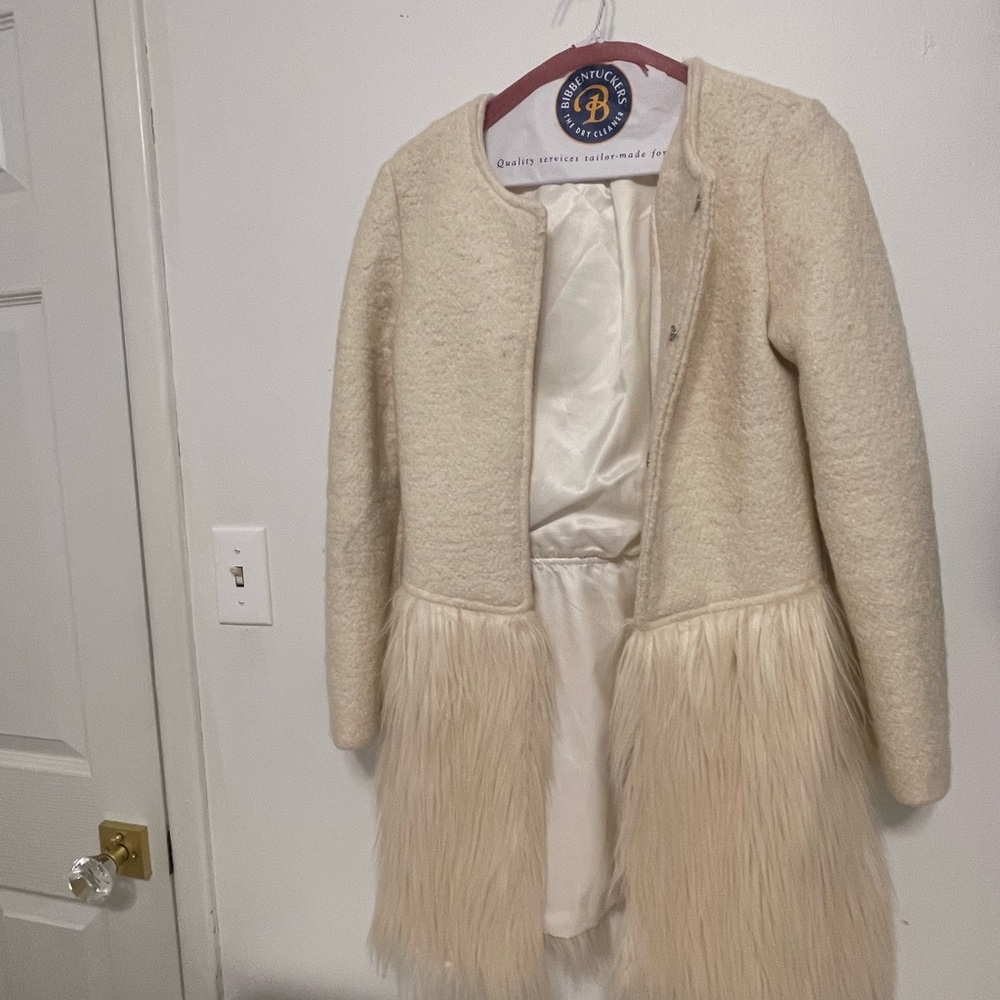 Elegant Cream Cape with Faux Fur Trim
